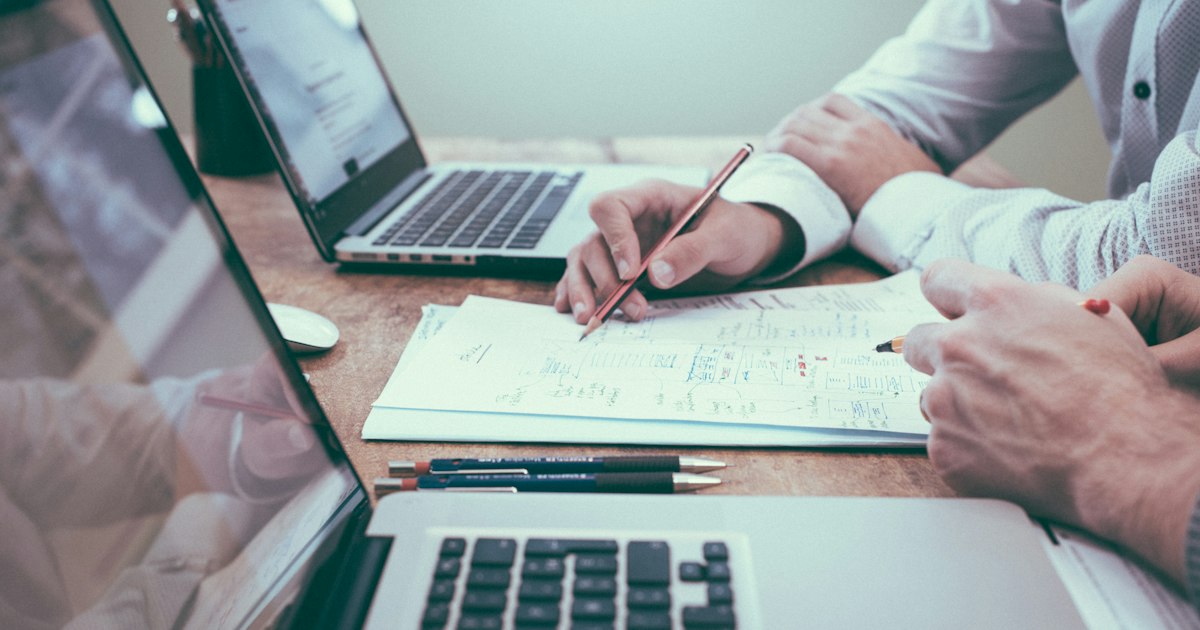 Berikut beberapa judul artikel personal branding untuk website Anda yang menargetkan audiens usia 20-35 tahun, dan Anda sebagai seorang digital advertising:

**Judul Artikel:**  **Naik Kelas Kariermu: Rahasia Digital Advertising yang Jarang Dibagikan (untuk Generasi Muda)**