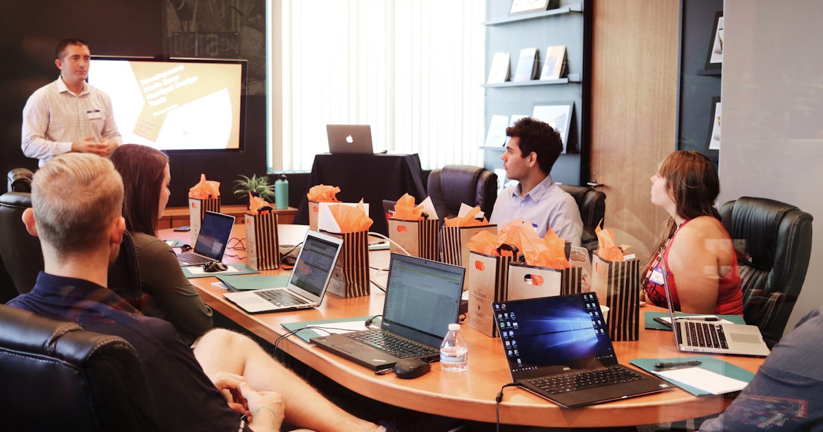 Menguasai Dunia Digital: Cara Seorang Digital Advertising Membangun Personal Branding di Usia 20-an & 30-an