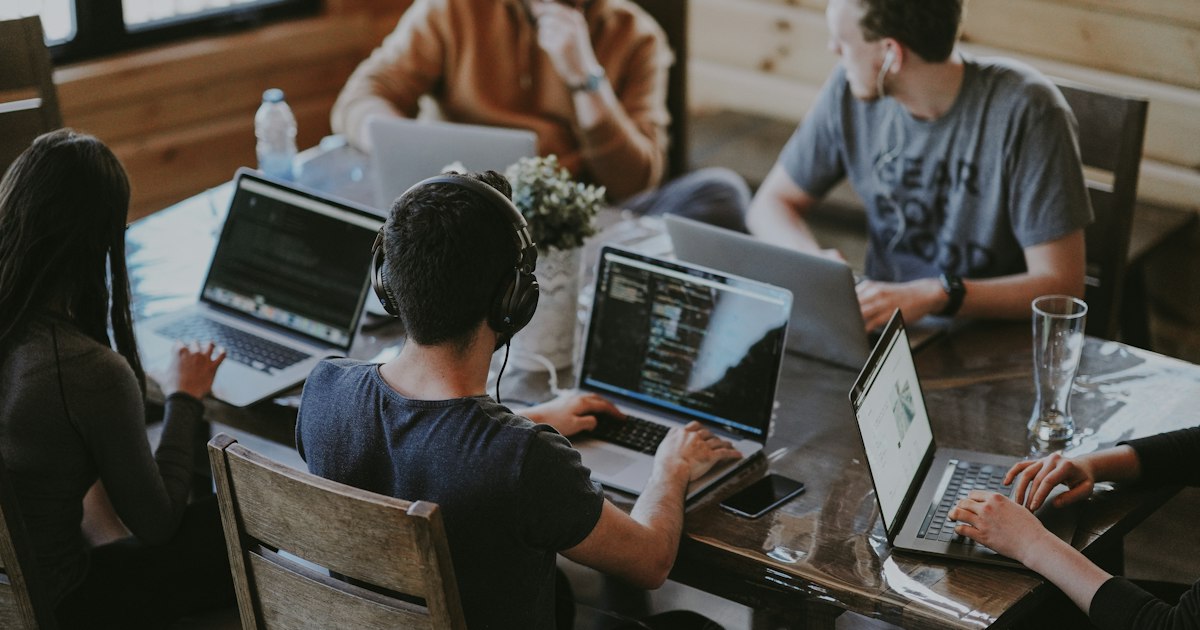 Membangun Personal Branding di Era Digital: Panduan Skala Terukur untuk Usia 20-35 Tahun